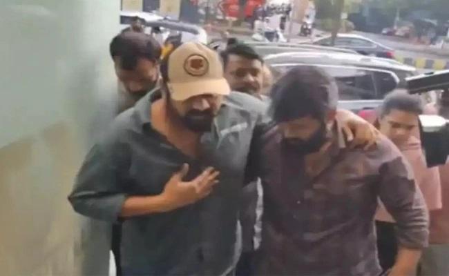 మంచు మనోజ్ పై ఎవరు దాడి చేశారు?